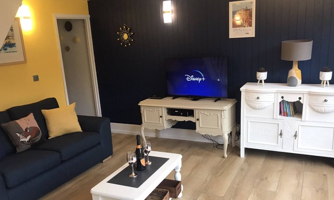 Great Mongeham Chalet De Esquí | Deluxe Chalet 140 is a lovely 3 bedroom chalet tucked away on the Kent Coast……..