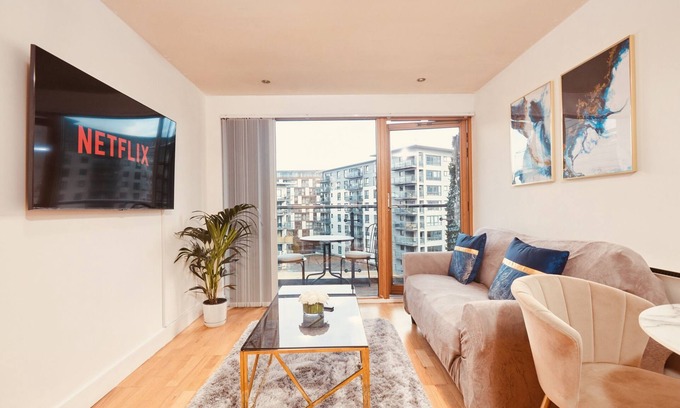 Leeds Apartamento | Deluxe City Apt, Riverside Canal View&free Parking