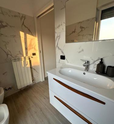 Castellanza Apartamento | Deluxe comfortable suite with balcony Downtown