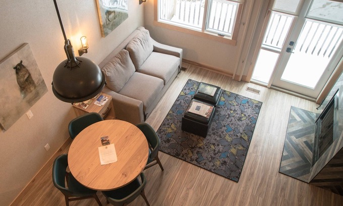Banff Condominio | Deluxe Condo + Cozy Loft | ¡Vea vida salvaje fuera de su ventana!
