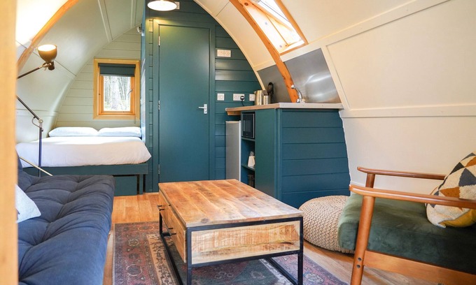 Weston Cabina | Deluxe Cosy Cabin With Wood Fired Hot Tub