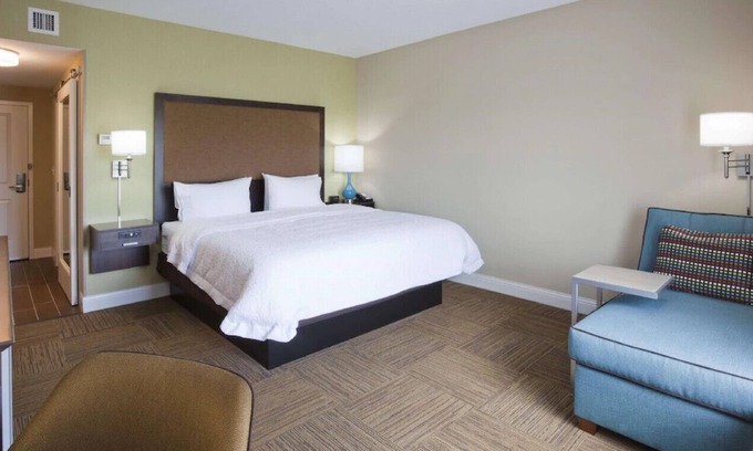Roseville Casa | Deluxe & Cozy Room! An Oasis of Comfort & Elegance