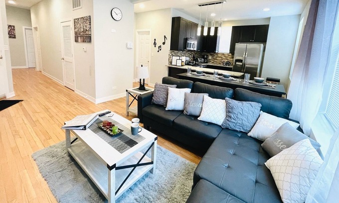 Tri-Taylor Apartamento | Deluxe Den in Chicago