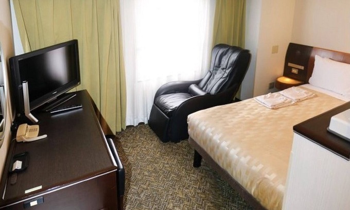 Matsuyama Hotel | Deluxe double Smoking Corner room With massage / Naha Okinawa