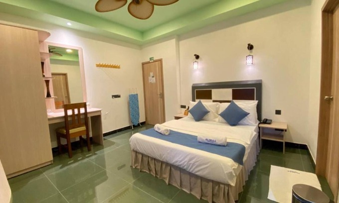 Felidhoo Casa | Deluxe Double/Twin Room - Shipwreck Island BnB