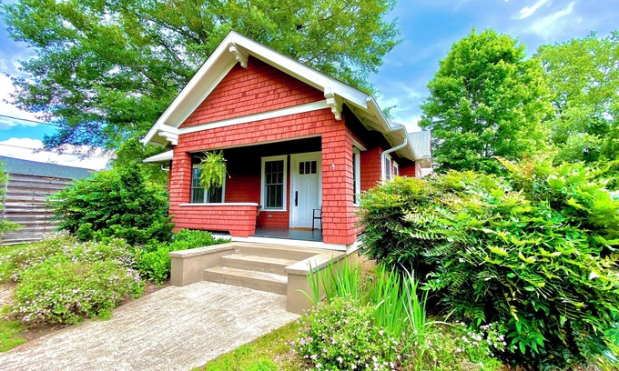 Brevard Casa | Deluxe Downtown Bungalow - fenced in yard, pet friendly.