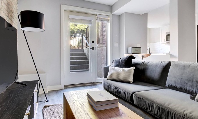 Edgewater Apartamento | Deluxe Edgewater 1BR w/ patio, W/D, 2 blocks to lakefront, by Blueground