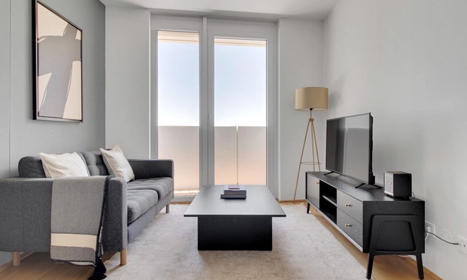 Favoriten Apartamento | Deluxe Favoriten 1BR w/ Gym & Elevator, steps to Metro, by Blueground