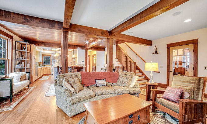 North Creek Casa | Deluxe, Four-Story Mountain Home with Fast WiFi and Central AC - Near the Slopes