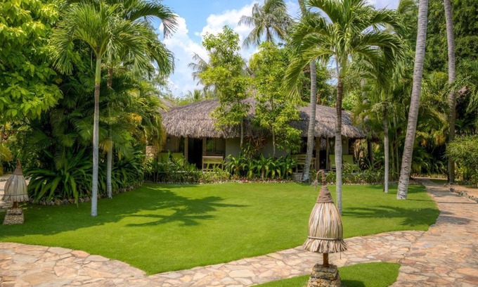 Central Mui Ne Beach Complejo | Deluxe Garden View Bungalow