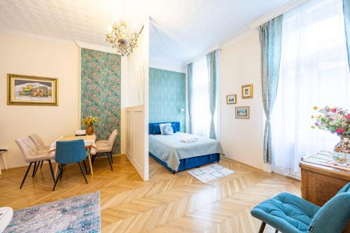 Istvanmezo Apartamento | Deluxe Home in Art Nouveau House- with GARAGE