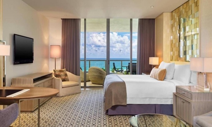 Bal Harbour Apartamento | Deluxe King Room Near Atlantikos MIA