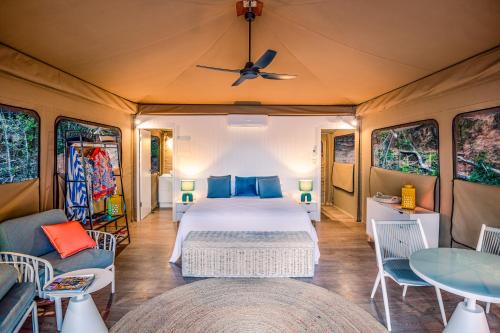 Nelly Bay Otro | Deluxe King Safari Tent 2