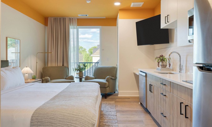 12 South Condominio | Deluxe King w/ Balcony | 12 South Hotel | Gilmore