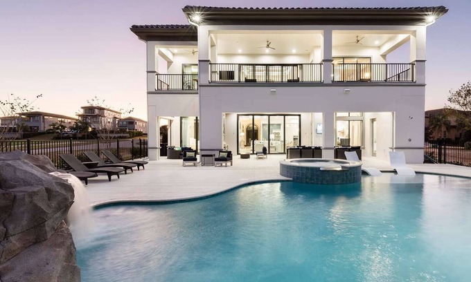 Reunion Casa | Deluxe Mansion with Swim up Bar and Pool Slide at Reunion