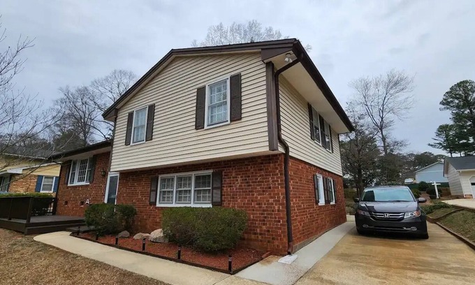 Northeast Raleigh Casa | Deluxe! New Cozy Apt Near Downtown, Ready for Families and Business Travelers.