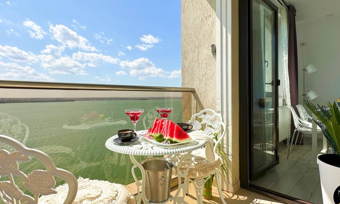 Constanta Apartamento | Deluxe Nicolle Solid Residence Mamaia