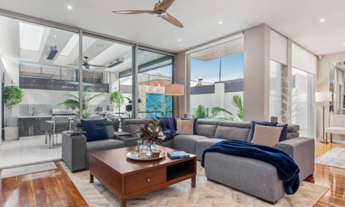 Norwood Casa | DELUXE Norwood, 3 bdrms, pool, wifi sleeps 6