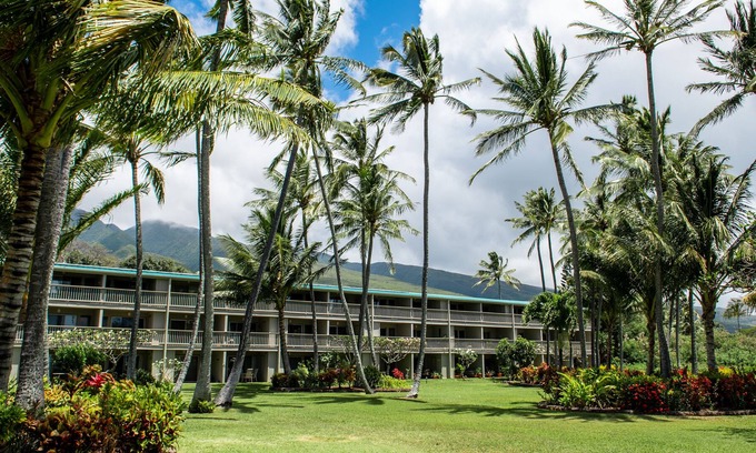 Ualapue Condominio | Deluxe, Oceanfront, Top-Floor Condo w/Ocean Views, Shared Pool, & Free WiFi!