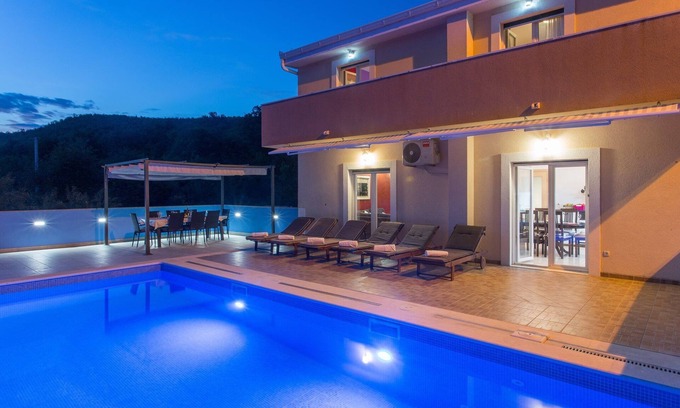 Trilj Villa | Villa de lujo en Trilj | 2 Dormitorios | Villa G&P | Piscina Privada | Perfecto para familias