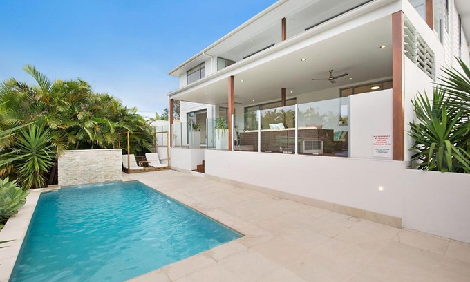 Broadbeach Waters Casa | Deluxe on Water