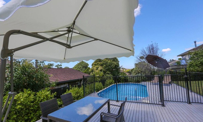 Northcote Casa | Deluxe Queen Room with Mountain View