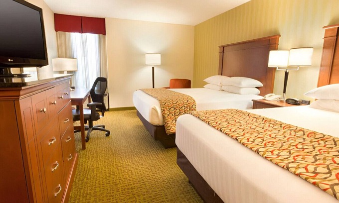 University Place Casa | Deluxe Rm for Your Family Vacation!Pet-Friendly