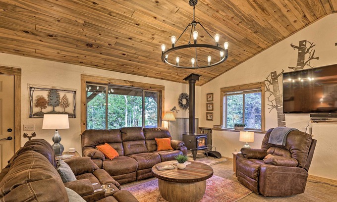 Indian Mountain Cabina | Deluxe Rocky Mountain Hideaway in Como w/ Hot Tub!