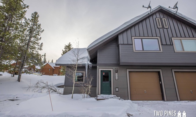 Big Horn Casa | Deluxe Ski-In/Out Home! Walking Distance to Resort ! Cozy Fireplace!