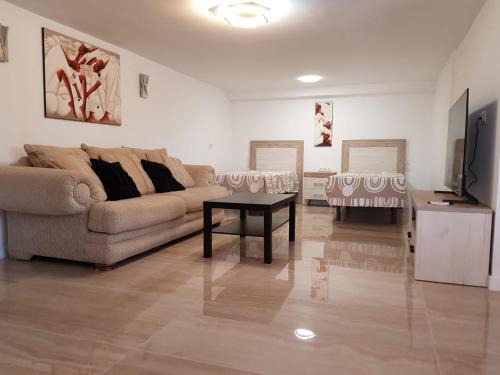 Torrequebrada Casa | DELUXE Studio ATHOS 50 MP Garden patio BENALMADENA Golf & Beach