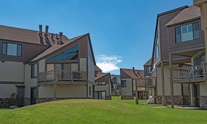Tahoe Keys Condominio | Deluxe Studio Condo with Private Boat Dock - Spend a Month In Tahoe!