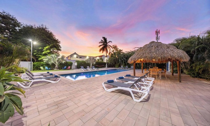 Kamay Apartamento | Deluxe Studio w/ King Size Bed & Sofa - Large Pool
