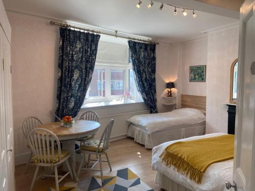 Henley Apartamento | Deluxe Three Bed BnB in Henley-on-Thames near Station River & Town Centre