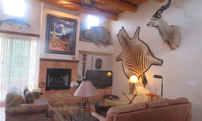Starr Pass Casa | Deluxe Tucson 2 Dormitorio 2 Baño de vacaciones Alquiler corporativo con descuento de golf!