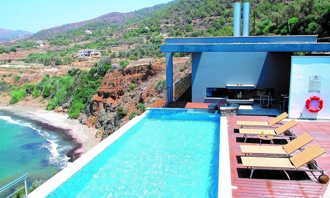Latchi Villa | Villa moderna de lujo, piscina infinita privada, posición tranquila y majestuosa con espectaculares vistas al mar.