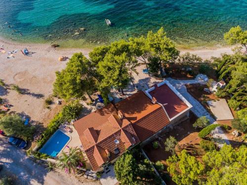 Supetar Villa | Deluxe Villa Sirena on the beach with Pool