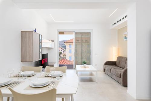 Spotorno Apartamento | -DeLuxe Vision- Fronte Mare, Spiaggia e Parcheggio