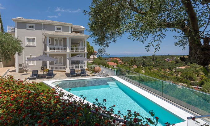 Alonia Casa | Demargia Villa A - Loft Apartamento adecuado para 4 personas con piscina comunitaria