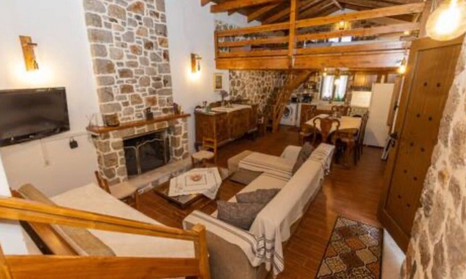 Ermionida Cabaña | Demis and Sofias cozy House with indoor fireplace