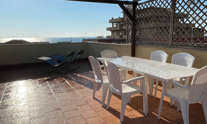 Passo Oscuro Apartamento | Demyhouse Passoscuro, Roman shoreline within walking distance of the beach