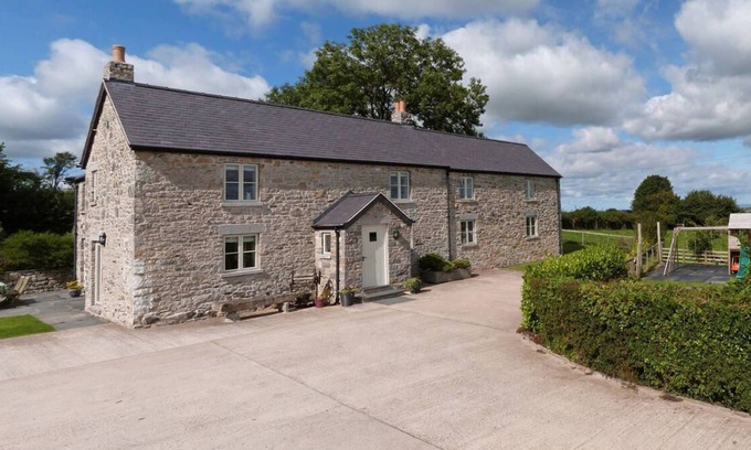 Llannefydd Casa | Inmaculada, bellamente renovada casa de campo Denbigh ofrece alojamiento de lujo en espaciosas y elegantes