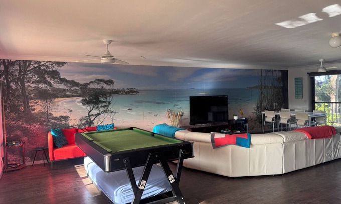 Denhams Beach Casa | Denhams Beach House (with tennis court/pool/wifi!)