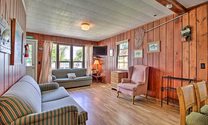 Dent Cabina | Dent Cabin on Star Lake w/ Dock, Deck, Dining