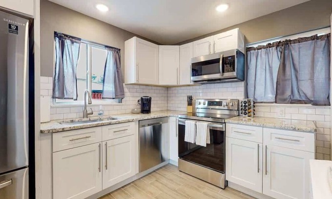 Twin Lakes Casa | Denver 2 King Beds, Remodeled & Stylish Upper Unit
