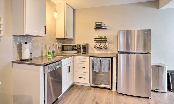 Sunnyside Apartamento | Denver Studio w/ Hot Tub ~ 2 Mi to Downtown!
