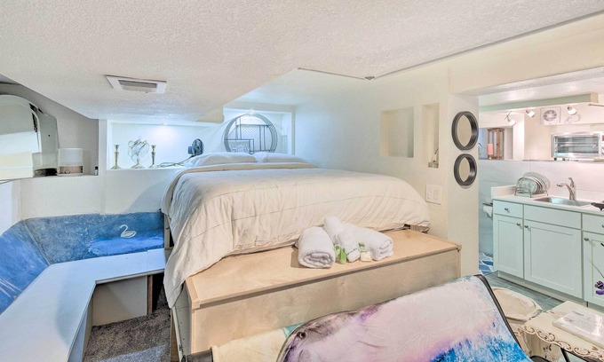 Whittier Apartamento | Denver Studio: Walkable to City Park + Dining