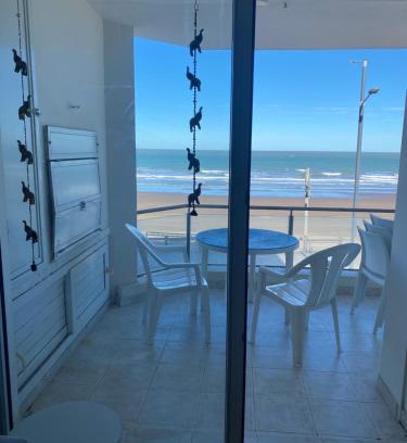 Monte Hermoso Apartamento | Departamento frente al mar 1 A