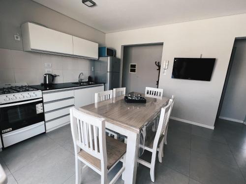 Bahía Blanca Apartamento | Depto B - Con Parrilla, 2 dormitorios - Departamento Aguado - Alquileres RV