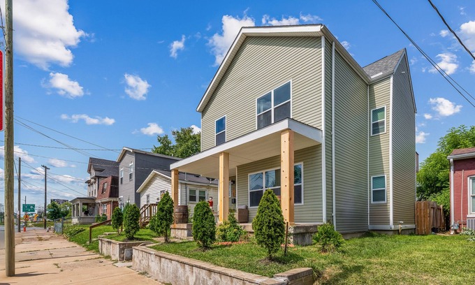 Shelby Park Casa | Derby - Bourbon Trail 4BR Pool Table Villa