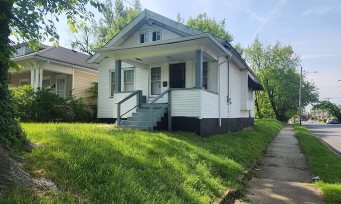 Parkland Casa | Derby rental furnished 2BR, 1 full bath(shower/tub) house